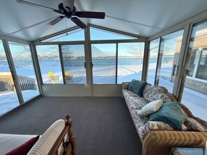Living area - Lakefront Cottage- Newly Renovated 3BR Retreat (Fremont)