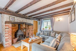TV, fireplace - 3 Bed in Thornham (oc-983) (Thornham)
