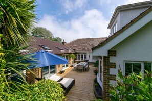 Outdoor dining - 4 Bed in Ovingdean (oc-bbvale) (Brighton)