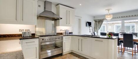 ميكروويف، فرن، غسالة أطباق، مستلزمات طهي/أطباق/أوعية