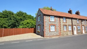 Exterior - 2 Bed in Holt (oc-1449) (Holt)