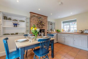 Dining - 2 Bed in East Brent (oc-k32780) (East Brent)