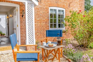 Outdoor dining - 2 Bed in East Brent (oc-k32780) (East Brent)