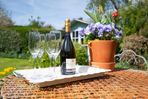 Outdoor dining - 3 Bed in Robertsbridge (oc-sx924) (Robertsbridge)