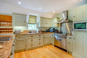 Microwave, oven, dishwasher, high chair - 4 Bed in Thornham (oc-888) (Thornham)