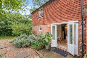 A brick house with a white door and a small window. - 2 Bed in Rolvenden (oc-tn563) (Rolvenden)