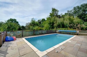 Pool - 2 Bed in Rolvenden (oc-tn563) (Rolvenden)