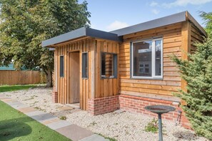 Exterior - 5 Bed in Langton (oc-m32766) (Horncastle)