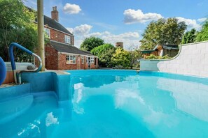 Pool - 5 Bed in Langton (oc-m32766) (Horncastle)
