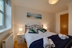 Iron/ironing board, free WiFi, bed sheets - 2 Bed in Broadstairs (oc-th013) (Broadstairs)