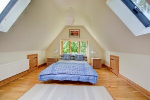 Iron/ironing board, travel cot, free WiFi, bed sheets - 1 Bed in Bergh Apton (oc-1387) (Bergh Apton)