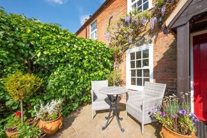 Outdoor dining - 2 Bed in Docking (oc-913) (Docking)