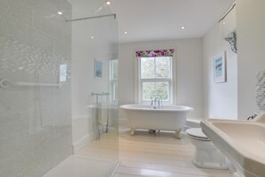 Hair dryer, towels - 4 Bed in Rye (oc-rh1168) (Rye)