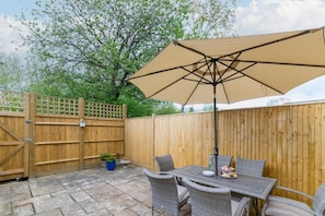 Outdoor dining - 4 Bed in Rye (oc-rh1168) (Rye)