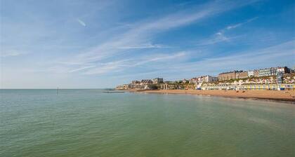 3 Bed in Broadstairs (oc-cc0178)