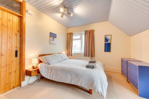 Iron/ironing board, free WiFi, bed sheets