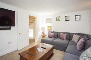 TV - 1 Bed in Bath (oc-bhr49) (Bath)