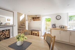 Dining - 1 Bed in Bath (oc-bhr49) (Bath)