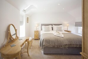 Iron/ironing board, free WiFi, bed sheets - 1 Bed in Bath (oc-bhr49) (Bath)