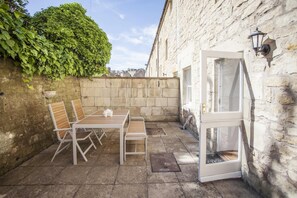 Outdoor dining - 1 Bed in Bath (oc-bhr49) (Bath)