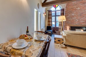 Dining - 1 Bed in Docking (oc-670) (Docking)