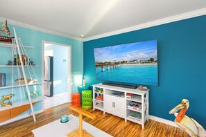 Interior - 🏖️Pet Friendly, Family Friendly | Steps to Beach | Starfish Villa🏖️ (Fort Myers Beach)