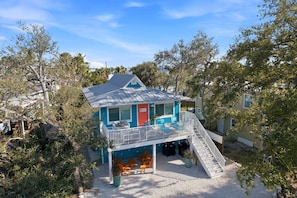 Exterior - 🏖️Pet Friendly, Family Friendly | Steps to Beach | Starfish Villa🏖️ (Fort Myers Beach)
