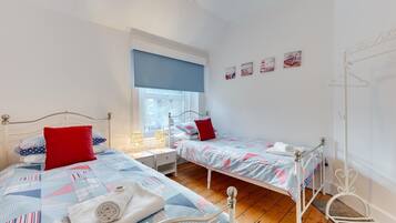 3 bedrooms, iron/ironing board, free WiFi, bed sheets