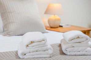 A neatly made bed with white linens, a white pillow, and a bedside lamp. - 3 Bed in Sedlescombe (oc-c32764) (Sedlescombe)
