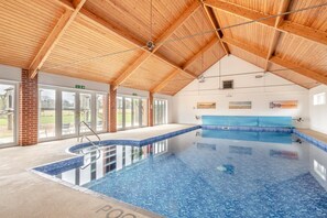 Indoor pool - 4 Bed in Roughton (oc-1618) (Roughton)