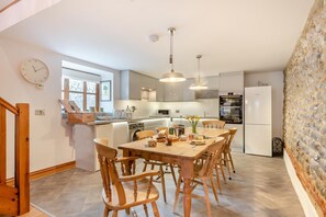 Dining - 4 Bed in Roughton (oc-1618) (Roughton)