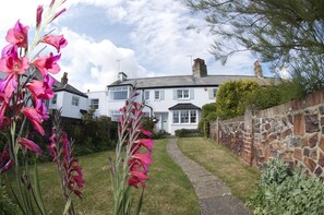 Property grounds - 2 Bed in Broadstairs (oc-cc0211) (Broadstairs)