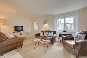TV, fireplace - 2 Bed in Broadstairs (oc-cc0211) (Broadstairs)