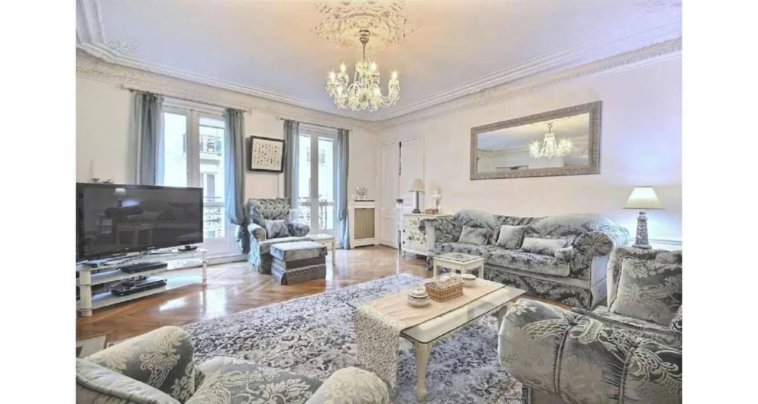 Televisor intel·ligent, reproductor de DVD i biblioteca musical 