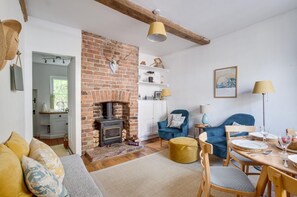 TV, fireplace - 2 Bed in Rye (oc-rh1045) (Rye)