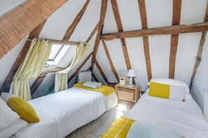 Iron/ironing board, free WiFi, bed sheets - 2 Bed in Rye (oc-rh1045) (Rye)