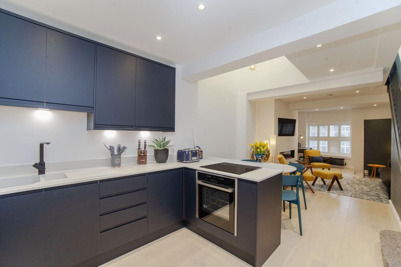 Oven, dishwasher, cookware/dishes/utensils