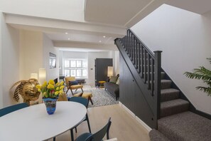 Interior - 2 Bed in Bath (oc-bhr8) (Bath)