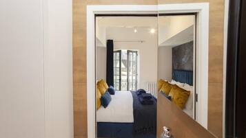 Iron/ironing board, free WiFi, bed sheets