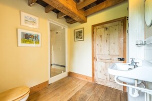 Towels - 4 Bed in Reepham (oc-497) (Reepham)