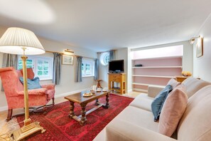 TV - 2 Bed in Sandwich (oc-cc0011) (Sandwich)