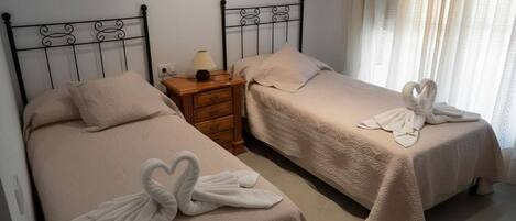 Strykjärn/strykbräda, wi-fi och sängkläder