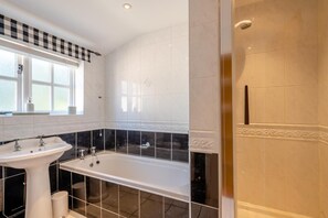 Towels - 2 Bed in Upton (oc-867) (Upton)