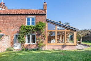Exterior - 2 Bed in Upton (oc-867) (Upton)