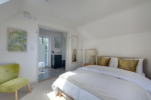 アイロン / アイロン台、WiFi (無料)、ベッドシーツ