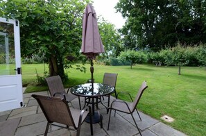 Outdoor dining - 1 Bed in Cranbrook (oc-tn601) (Rolvenden)