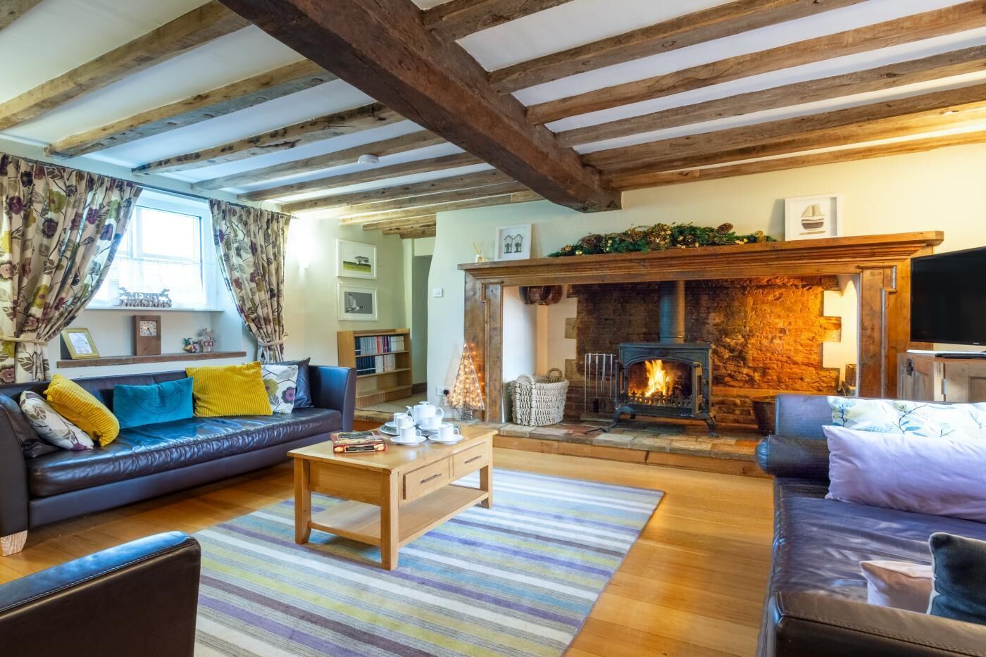 TV, fireplace