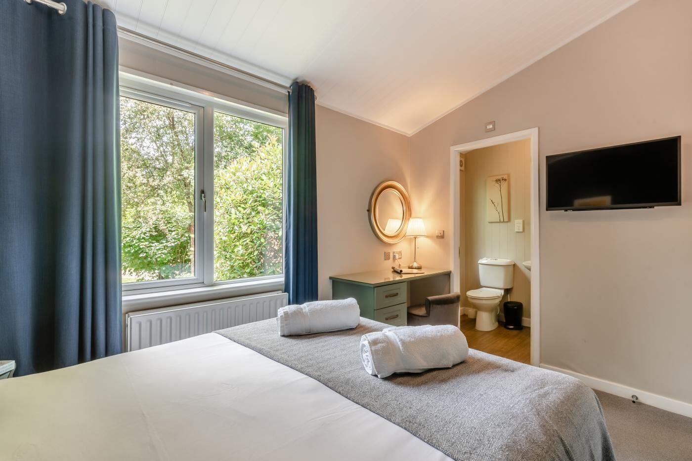 Bügeleisen/Bügelbrett, kostenloses WLAN, Bettwäsche