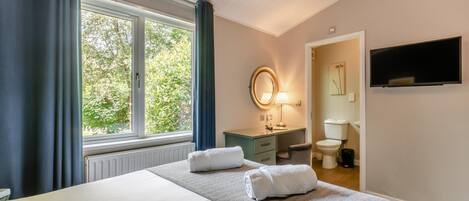 Silitysrauta/-lauta, ilmainen Wi-Fi, vuodevaatteet