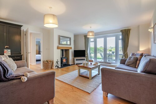 3 Bed in Staplecross (oc-rh1162)